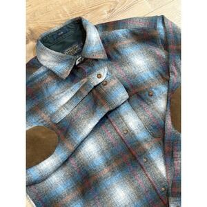 Pendleton Trail Shirt Mens L Blue Plaid 100% Virgin Wool Elbow Patch AA032-32102